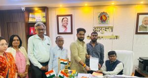 वाहतूक अडथळे व वाढत्या उष्णतेवर उपाययोजनांसाठी युवा नेता सोहम बुटले यांचे मनपा आयुक्तांना निवेदन