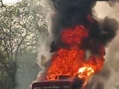 चंद्रपूर-गडचिरोली मार्गावर धावत्या इलेक्ट्रिक बसला भीषण आग ; ४३ प्रवाशांचे थोडक्यात बचाव